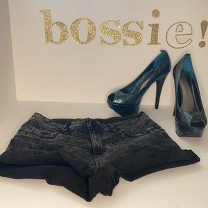 YMI Luxe shorts black/gray acid wash sz9